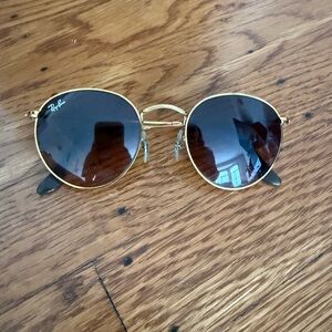 Ray-Ban RB3447 Round Metal sunglasses in Polished Gold